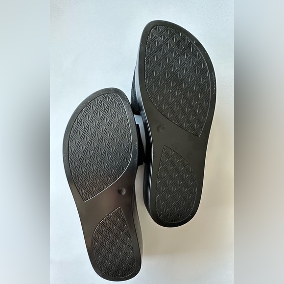 Donald Pliner Wedge Sandals 6M - Picture 5 of 7